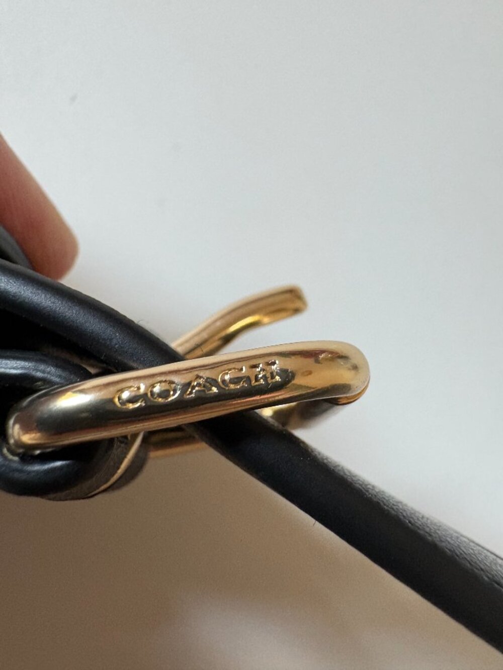 Coach smooth black leather gold tone adjustable crossbody bag strap replacement - Picture 4 of 7